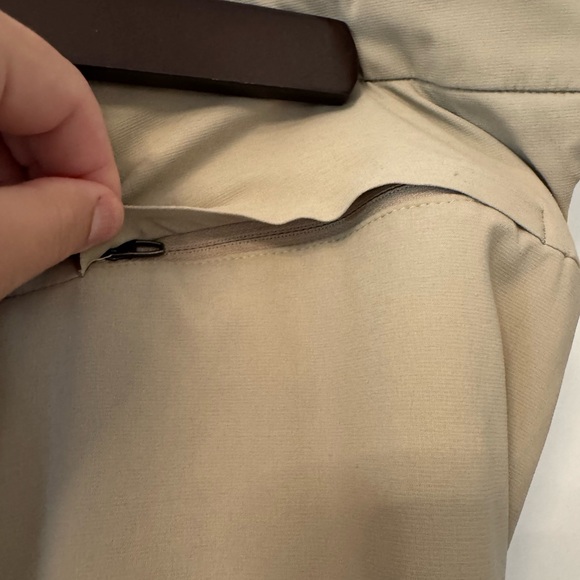 Lululemon Athletica 36 x32 Tan Chinos Lightweight Casual Wear - Picture 5 of 9